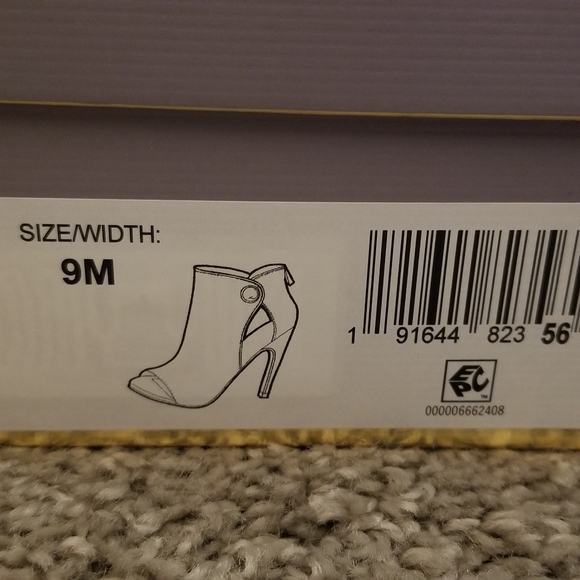 Louise et Cie ILLISA  LO-ILLISA (Louise et Cie) Black Aspen Calf 9M New in Box - Picture 12 of 12